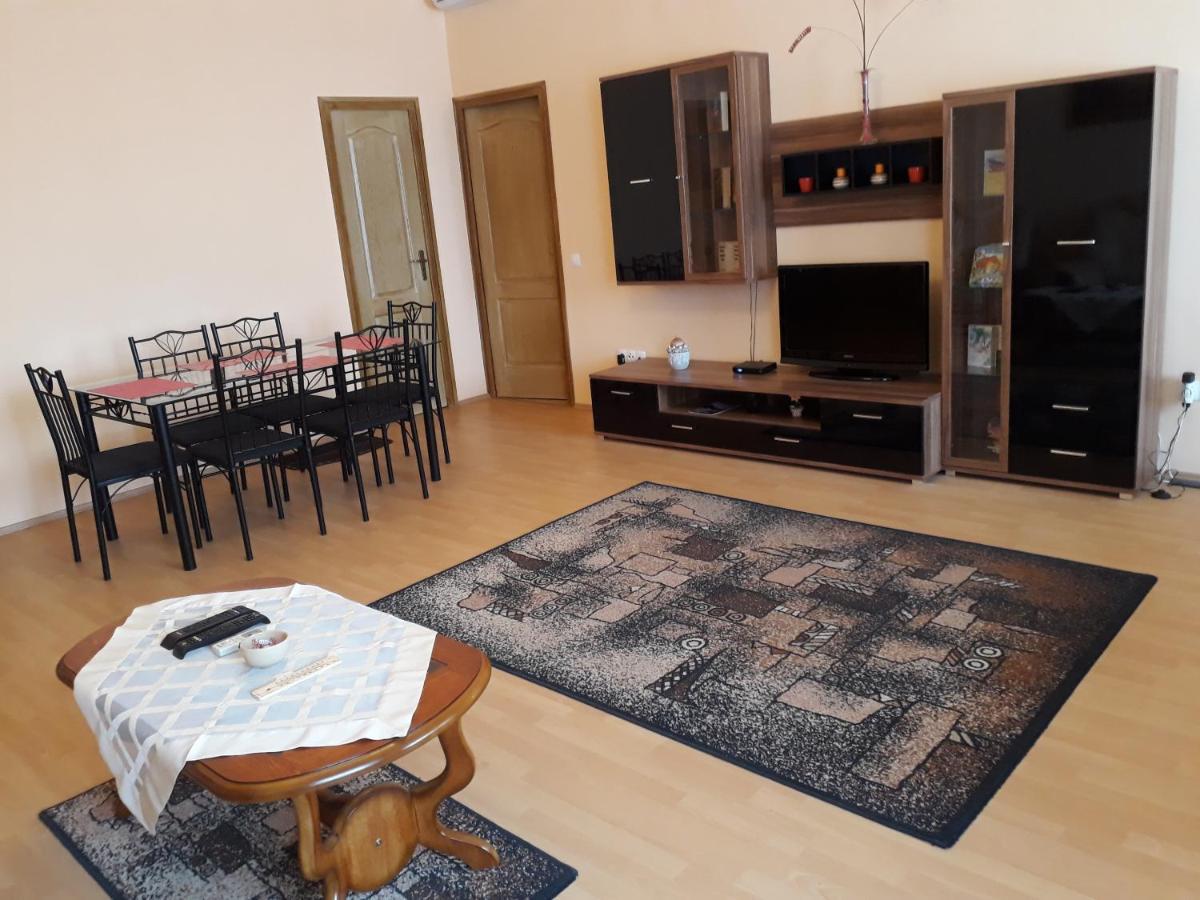 Piac Utcai Apartman เดเบรตเซน ภายนอก รูปภาพ