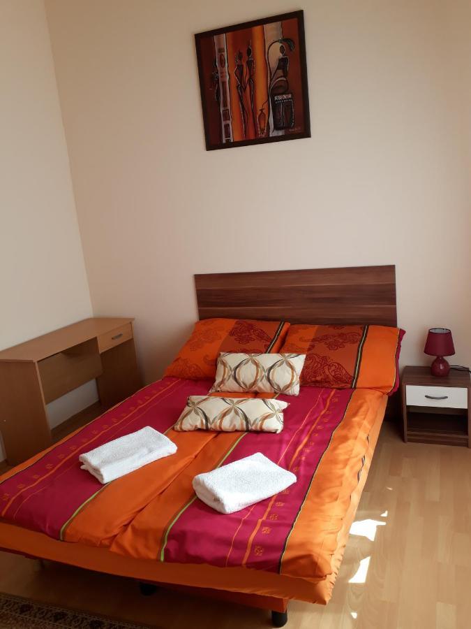 Piac Utcai Apartman เดเบรตเซน ภายนอก รูปภาพ