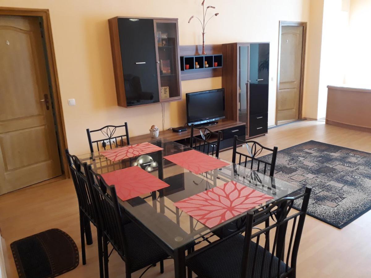 Piac Utcai Apartman เดเบรตเซน ภายนอก รูปภาพ