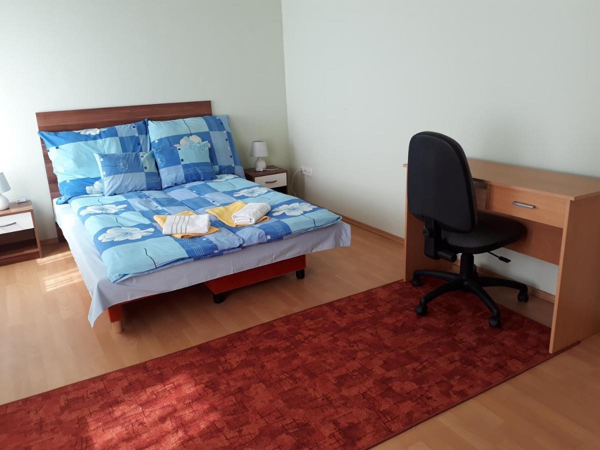 Piac Utcai Apartman เดเบรตเซน ภายนอก รูปภาพ