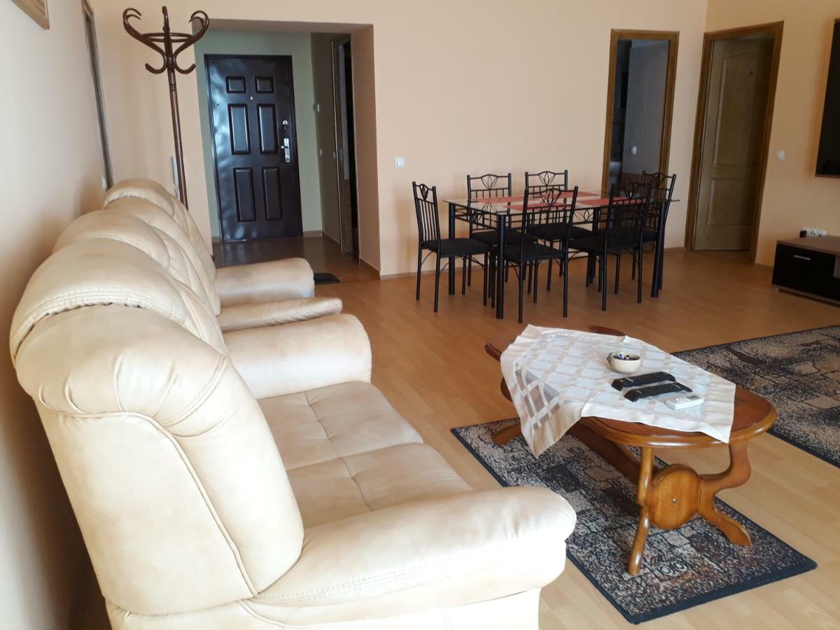 Piac Utcai Apartman เดเบรตเซน ภายนอก รูปภาพ