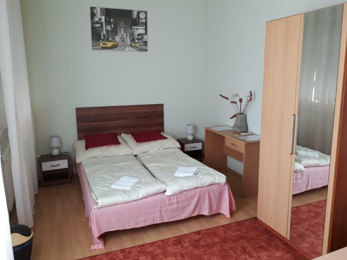 Piac Utcai Apartman เดเบรตเซน ภายนอก รูปภาพ