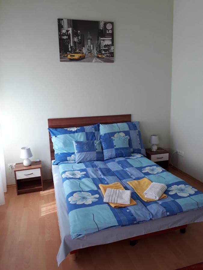 Piac Utcai Apartman เดเบรตเซน ภายนอก รูปภาพ