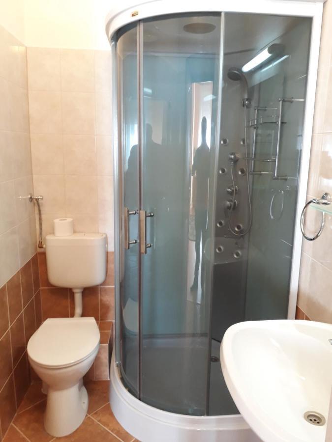 Piac Utcai Apartman เดเบรตเซน ภายนอก รูปภาพ