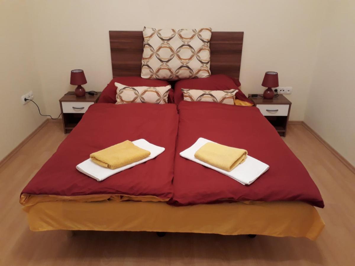 Piac Utcai Apartman เดเบรตเซน ภายนอก รูปภาพ
