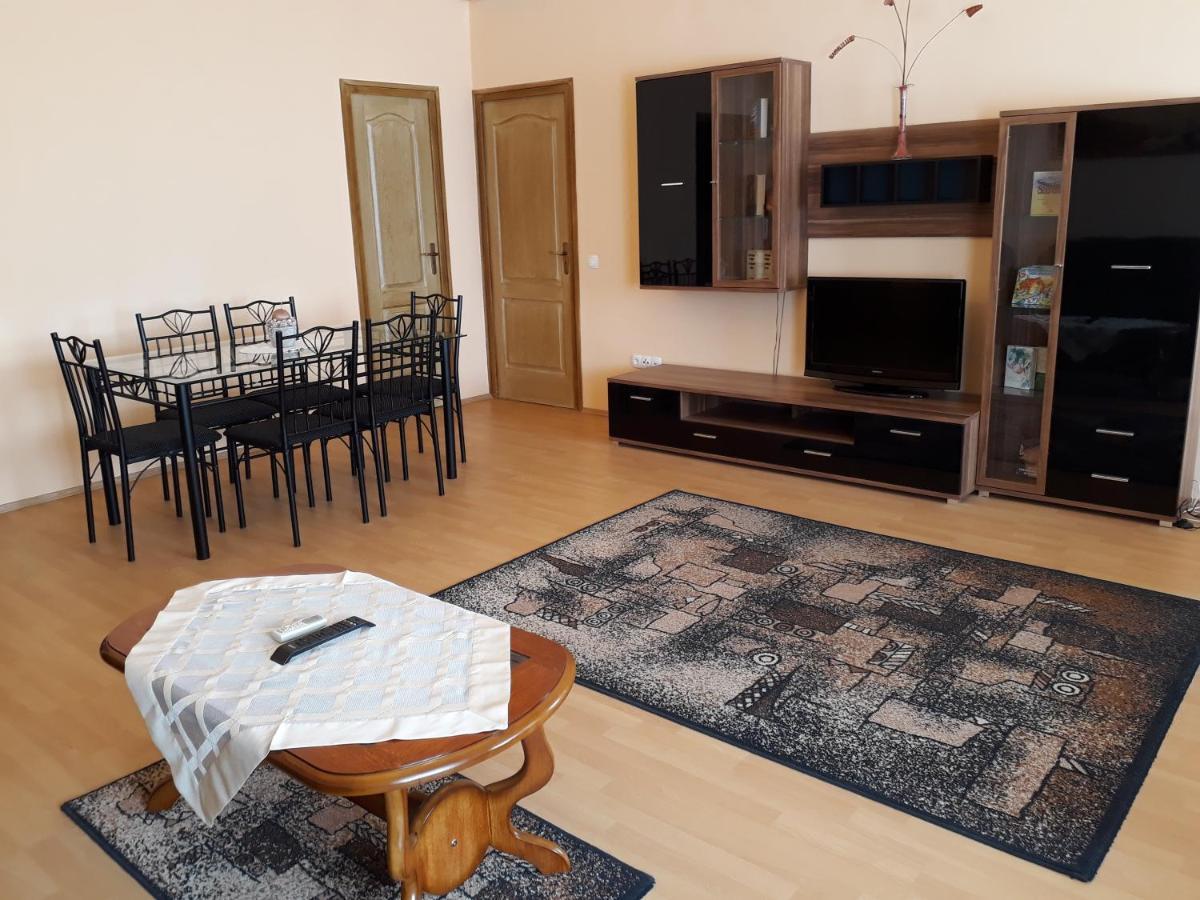 Piac Utcai Apartman เดเบรตเซน ภายนอก รูปภาพ